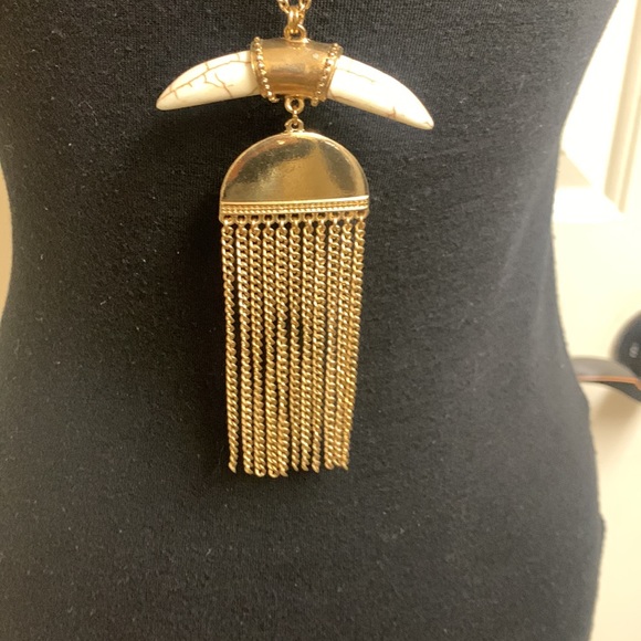 Necklace with Gold and white center piece, Beautiful piece - Picture 3 of 9